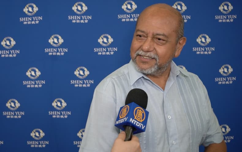 El Sr. Rogelio Murguía Hernández, trabajador del gobierno federal, asistió a ver Shen Yun en el Conjunto Santander de Artes Escénicas de Guadalajara Jalisco, el 8 de Mayo de 2024. (NTD)