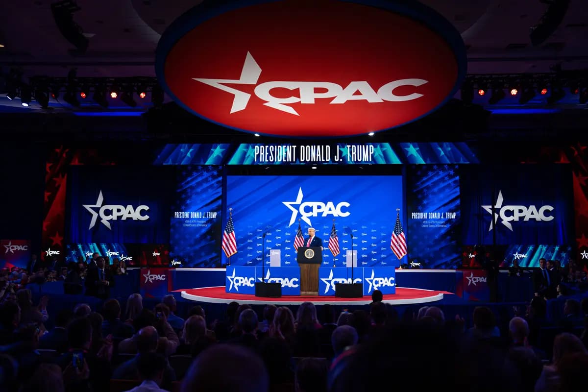 El presidente Donald Trump habla durante la CPAC anual en Oxon Hill, Maryland, el 22 de febrero de 2025. (Madalina Vasiliu/The Epoch Times)