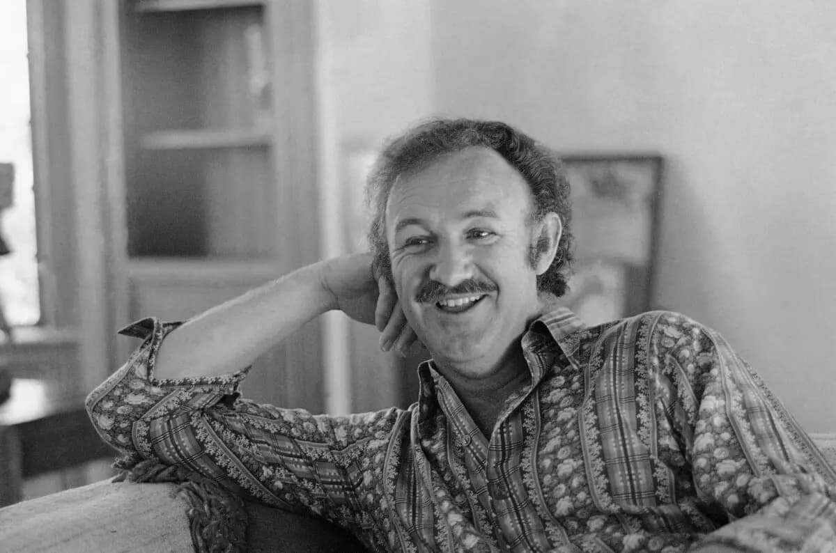 El actor Gene Hackman reacciona durante una entrevista el 24 de marzo de 1972. (George Brich/AP Photo)