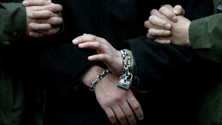 Detienen a 17 en Ecuador y España por narcotráfico, incluidos 3 policías de Ecuador