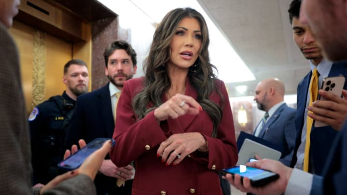 Juez bloquea intento de NYC de recuperar 80.5 millones de FEMA para alojar a inmigrantes ilegales