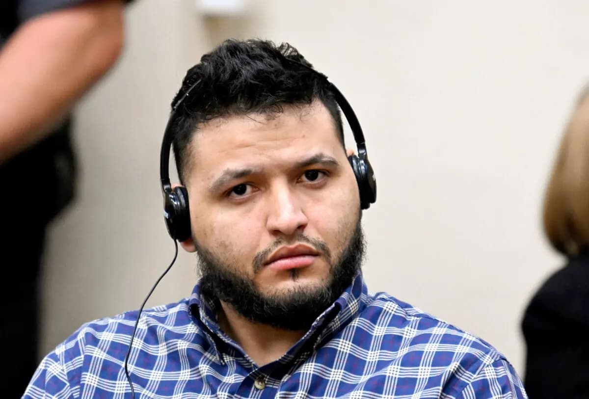 Jose Ibarra escucha a través de un intérprete durante su juicio en el Tribunal Superior del Condado de Athens-Clarke en Athens, Georgia, el 20 de noviembre de 2024. (Hyosub Shin/Atlanta Journal-Constitution vía AP, Pool)