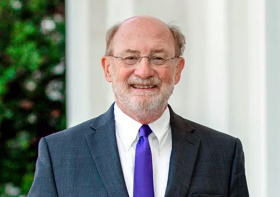 Senador estatal de California John Laird, de Santa Cruz. (Dominio público) .