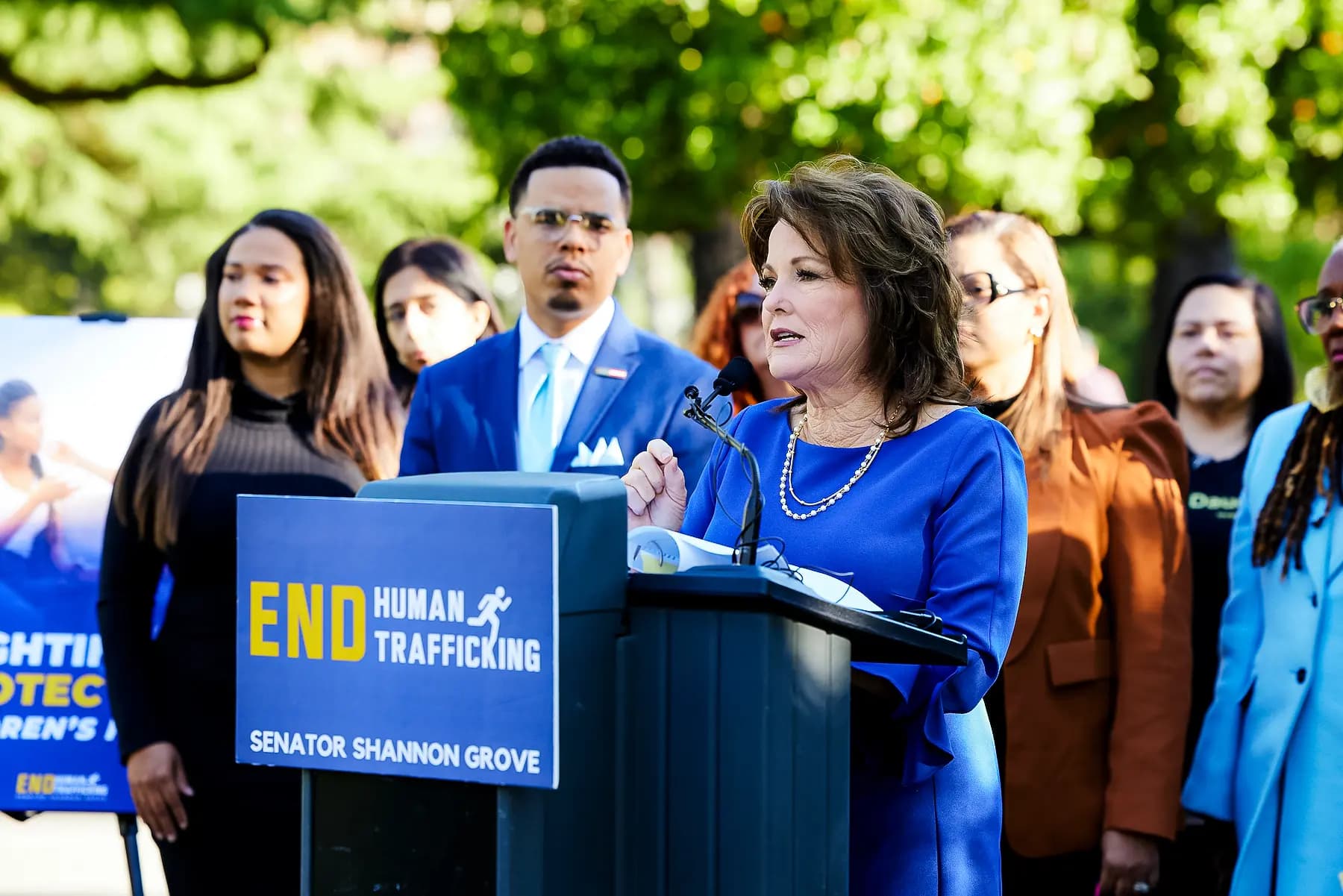 La senadora estatal de California, Shannon Grove, habla durante una audiencia sobre un proyecto de ley en Sacramento, California, el 16 de abril de 2024. (Cortesía de Shannon Grove).