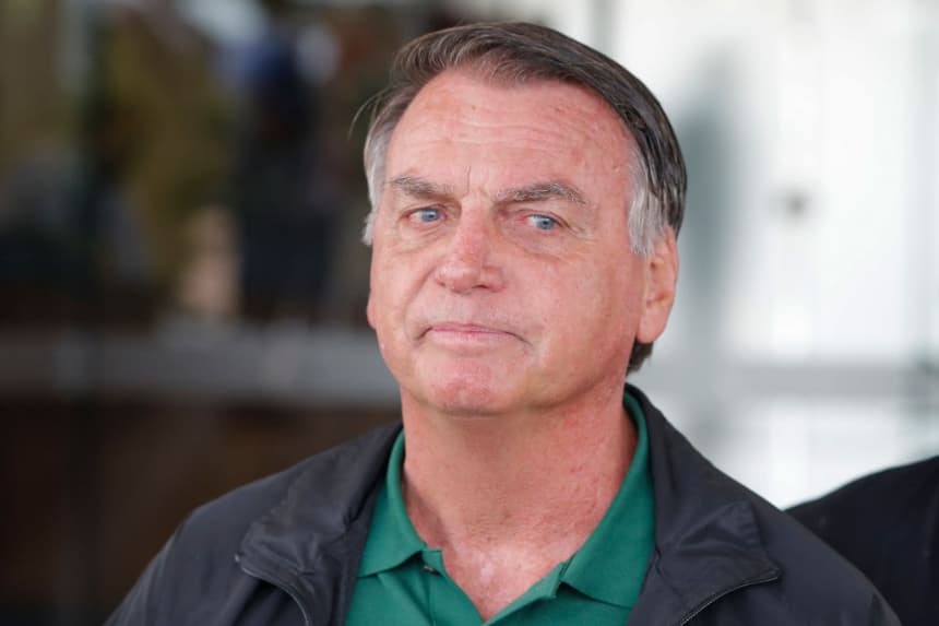 Expresidente Bolsonaro regresa al hospital para otra cirugía en la misma semana
