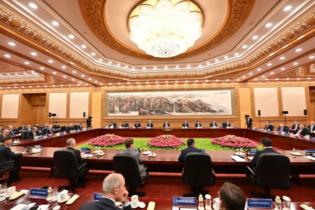 Xi Jinping busca tranquilizar a líderes empresariales mundiales ante nuevos aranceles estadounidenses