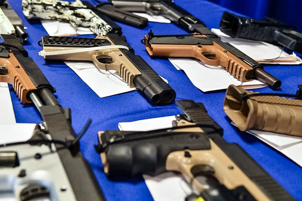 Corte prohíbe a fabricante texano de pistolas fantasma vender en California