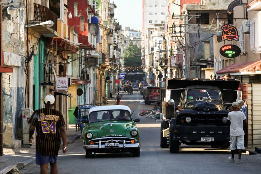 Cuba establece un nuevo tipo de cambio a ciertas personas jurídicas para pagar los sueldos
