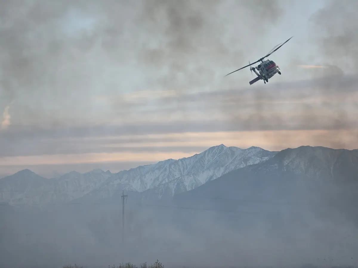 Los aviones fueron detenidos el 30 de marzo de 2025 debido a los fuertes vientos, pero pudieron atacar el incendio Silver Fire en Bishop, California, el 31 de marzo de 2025. (Departamento de Silvicultura y Protección contra Incendios de California)