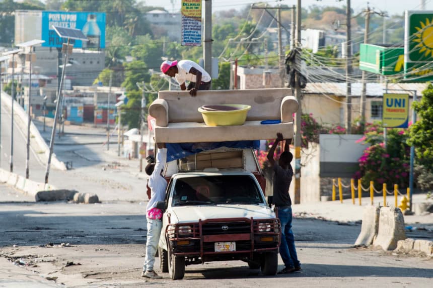 Bandas armadas irrumpen en una prisión en el centro de Haití y liberan a presos
