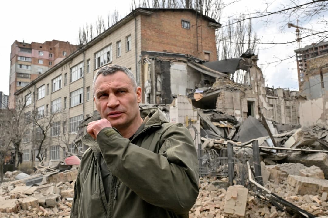 Ucrania podría tener que ceder temporalmente territorio para garantizar la paz: Alcalde de Kiev