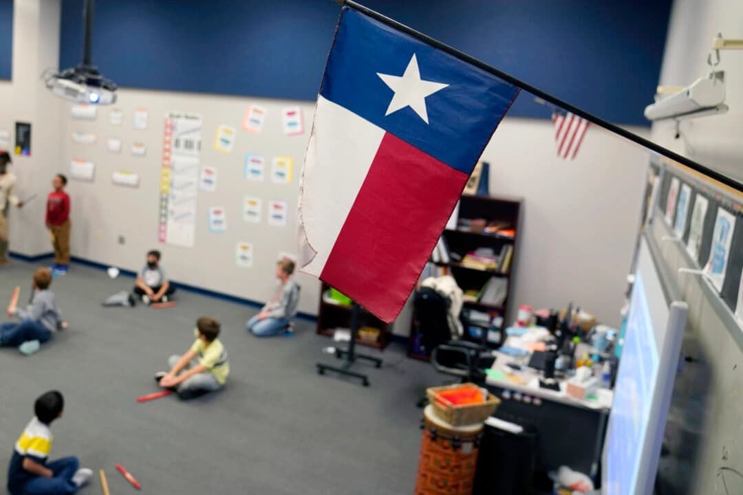Texas aprueba ambicioso plan escolar de USD 1000 millones y espera firma del gobernador