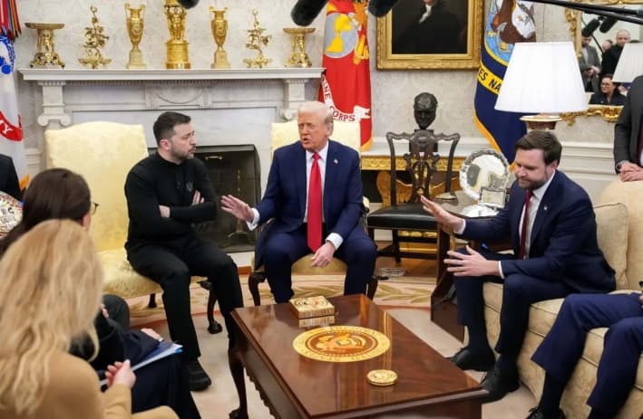 El presidente de Estados Unidos, Donald Trump, y el vicepresidente J.D. Vance se reúnen con el presidente ucraniano Volodimir Zelenski en la Casa Blanca, el 28 de febrero de 2025. (Andrew Harnik/Getty Images)