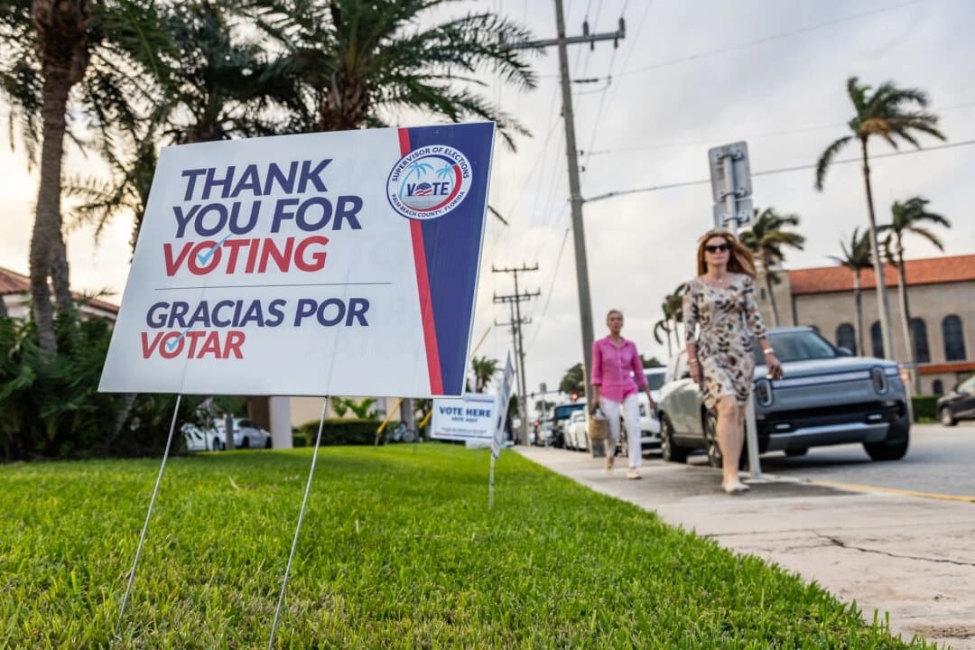 Floridanos de dos distritos electorales clave del Congreso votan en elecciones especiales