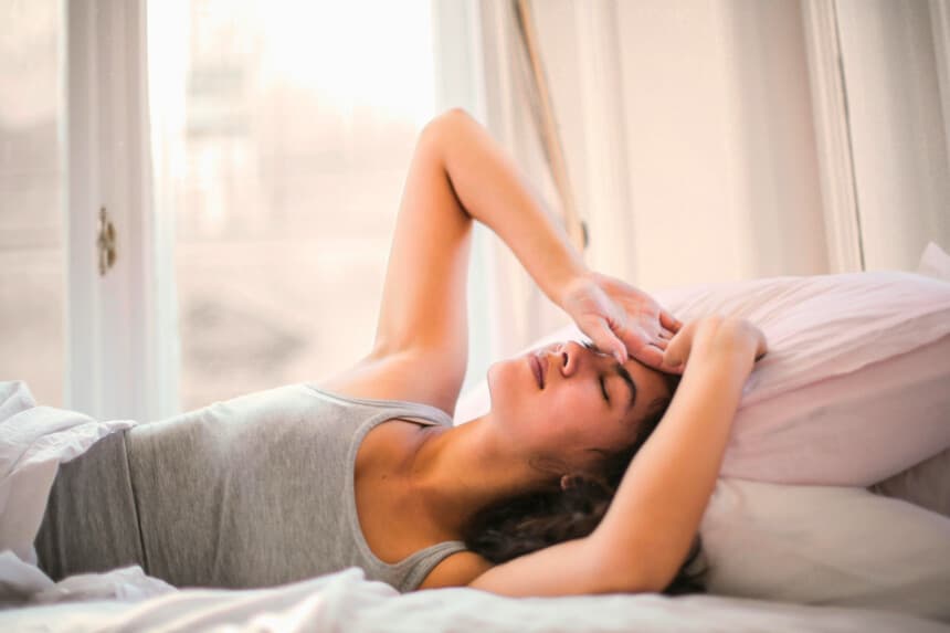 El sueño juega un papel importante en la salud de la mujer, sobre todo cuando la menopausia llega. Imagen ilustrativa: (Andrea Piacquadio/Pexels).