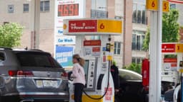 EE. UU. tendrá la gasolina más barata en cinco años, dice GasBuddy