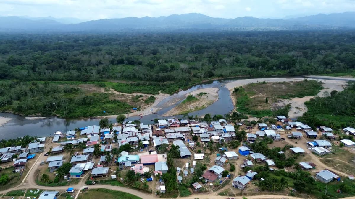 Bajo Chiquito a orillas del río Tuquesa en el Tapón del Darién de Panamá el 18 de febrero de 2024. Los migrantes entran al Darién desde Colombia y cruzan las montañas en un viaje de tres a cuatro días. (Cortesía de Bobby Sánchez)