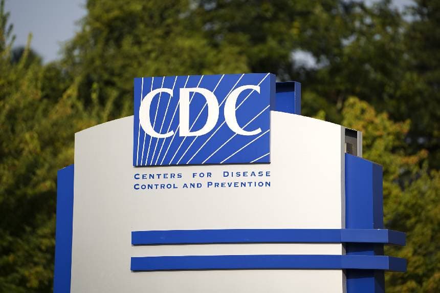 Un cartel en la sede de los Centros para el Control y la Prevención de Enfermedades (CDC) en Atlanta, Georgia, el 25 de agosto de 2023. (Madalina Vasiliu/The Epoch Times).