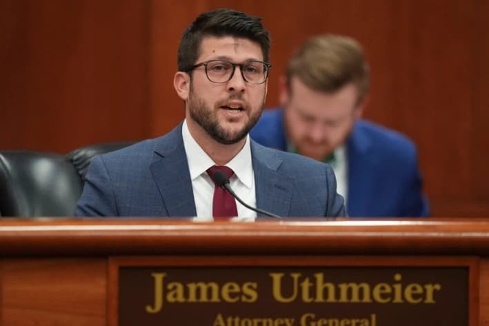 Fiscal general de Florida le solicita a juez federal vía libre a ley estatal de inmigración