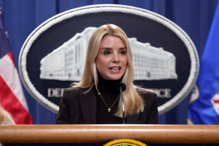 El DOJ alega que ley de privacidad laboral de Illinois vulnera autoridad federal sobre la inmigración