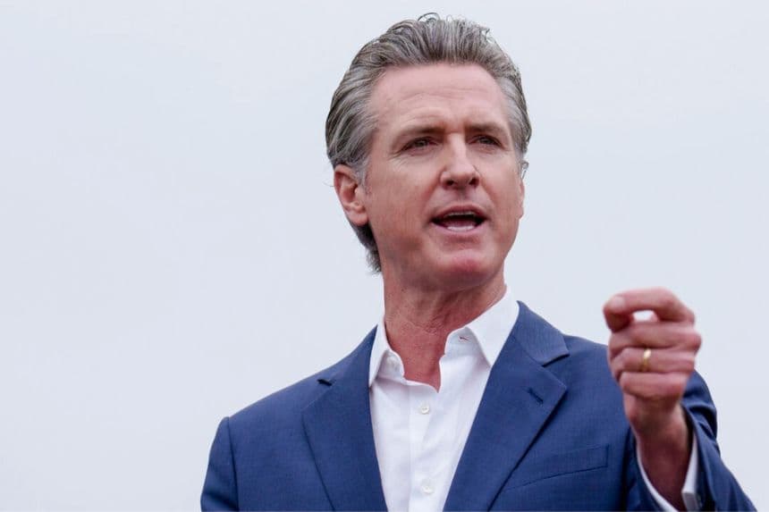 Newsom critica análisis de profesor de USC sobre posible aumento de precio de gasolina en California