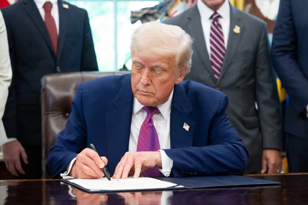 Trump firma orden para crear el Centro Nacional de Independencia de los Combatientes