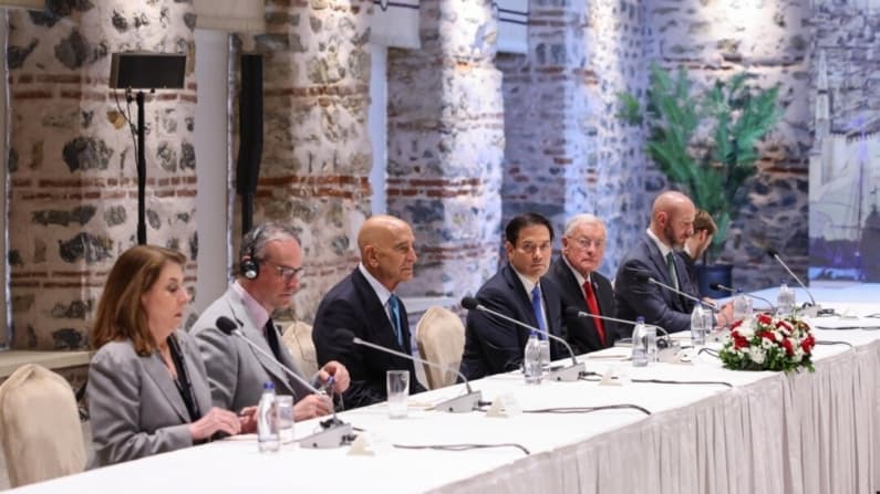 EE. UU. trabaja "discretamente" en un plan de paz entre Rusia y Ucrania: La Casa Blanca