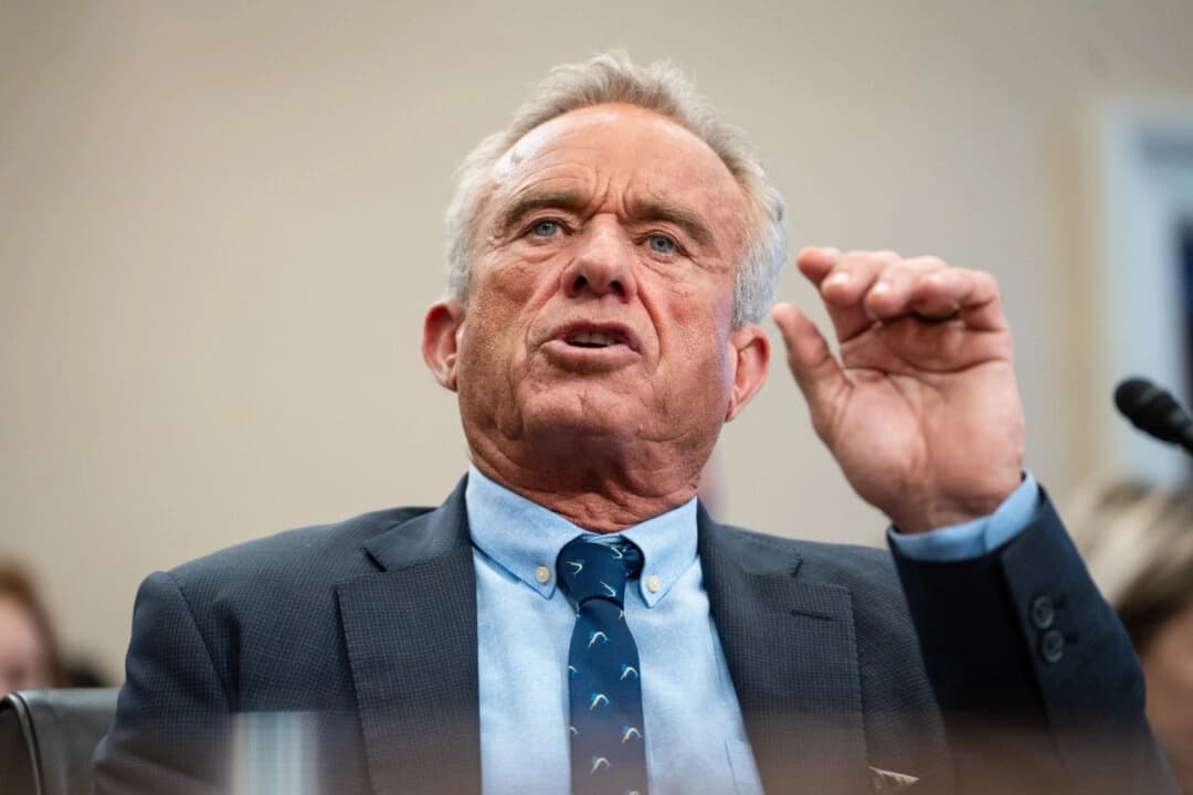 El secretario de Salud, Robert F. Kennedy Jr., testifica en el Capitolio el 14 de mayo de 2025. (Madalina Vasiliu/The Epoch Times).