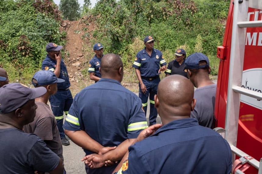 Un grupo de 260 mineros queda atrapado bajo tierra tras un accidente en Sudáfrica