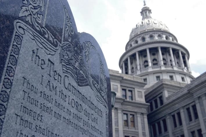 Aumenta probabilidad de que los Diez Mandamientos estén en aulas de Texas gracias a votación clave