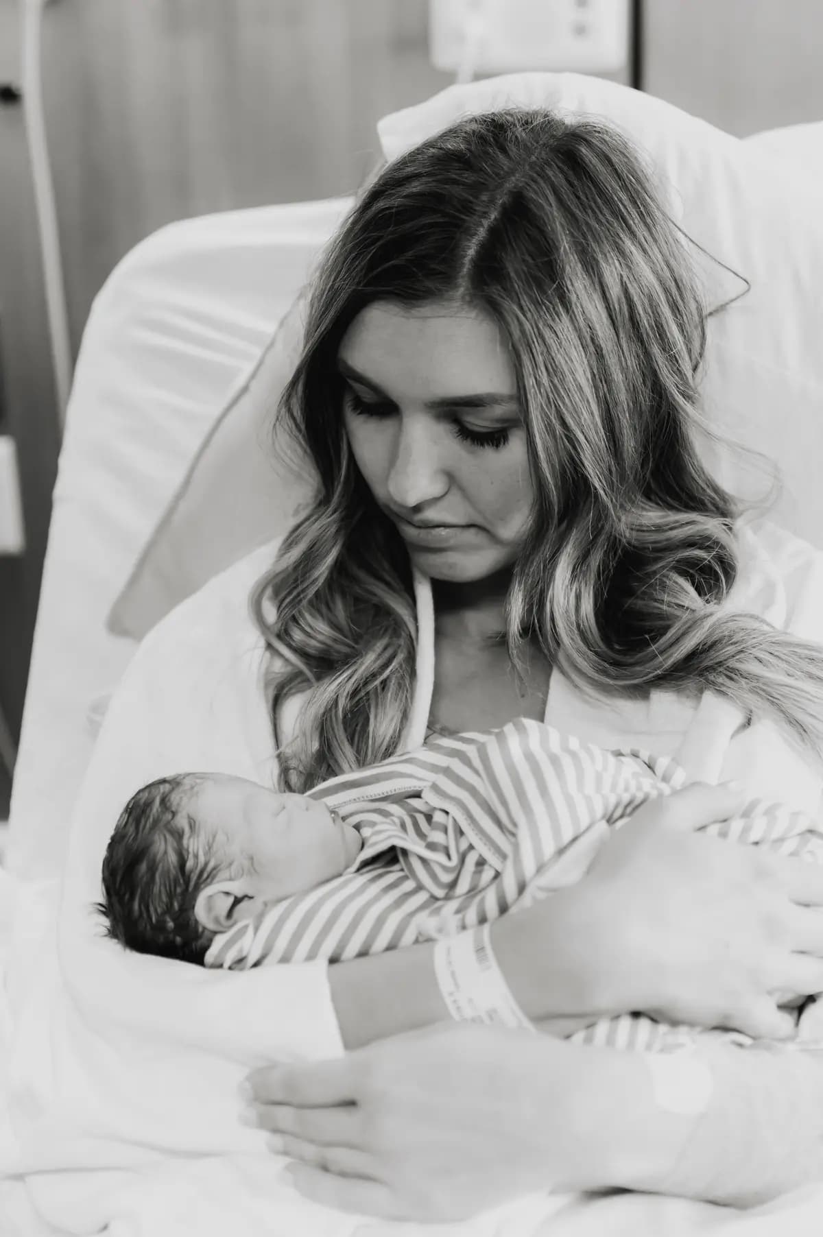 Madysen con el bebé Charlie. (Cortesía de The Beautiful Birth LLC)