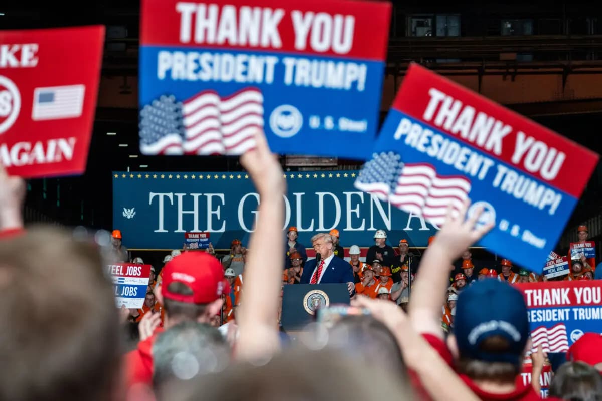 El presidente Donald Trump pronuncia un discurso en la U.S. Steel Corporation – Irvin Works en West Mifflin, Pensilvania, el 30 de mayo de 2025. (Madalina Vasiliu/The Epoch Times)