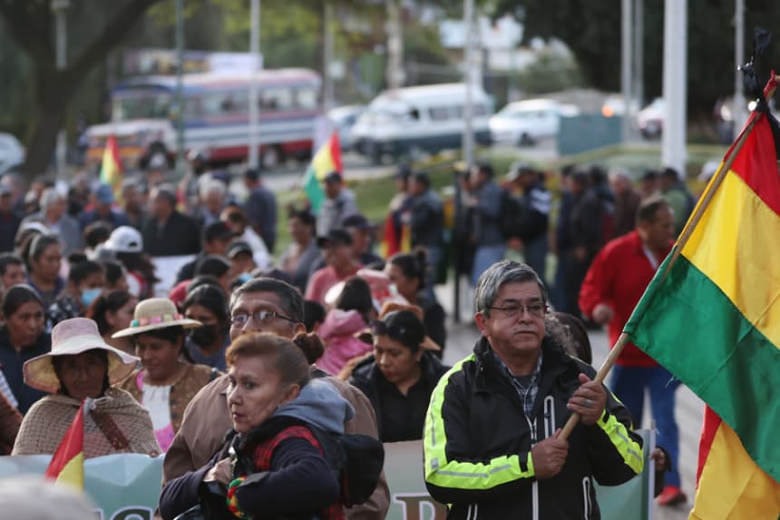 Mueren tres policías en enfrentamientos con seguidores de Morales