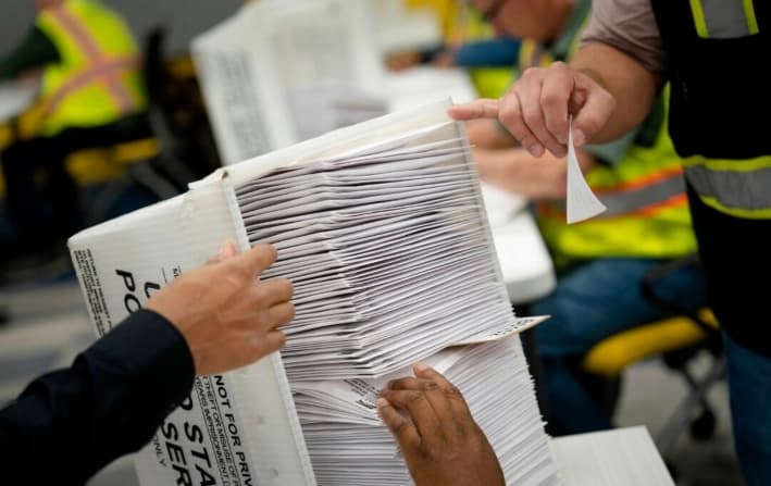 Juez bloquea orden de Trump sobre prueba de ciudadanía y normas sobre plazo para votar
