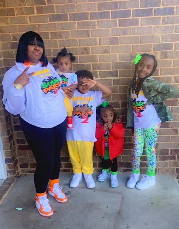 Kayla Giles con sus cuatro hijos. (Cortesía de <a href="https://www.facebook.com/kayla.giles.754" target="_blank" rel="noopener">Kayla Giles</a>)
