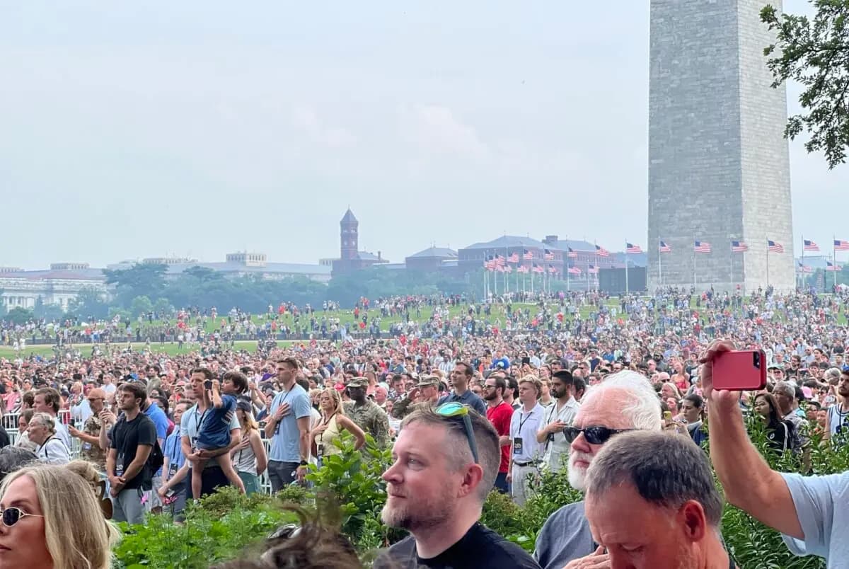 La multitud reunida para celebrar el 250 aniversario del Ejército en Washington el 14 de junio de 2025. (The Epoch Times)