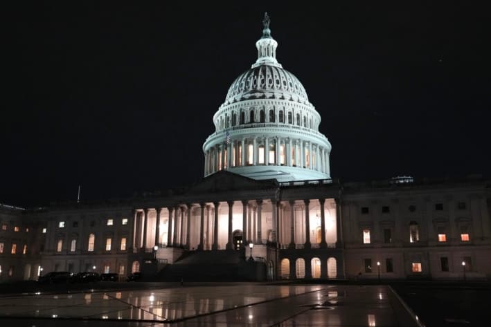 El Capitolio de EE. UU. mientras el Comité de Reglas de la Cámara de Representantes se prepara para una reunión sobre una revisión nocturna a la Ley One Big Beautiful Bill, en Washington, el 20 de mayo de 2025. (Kevin Dietsch/Getty Images)