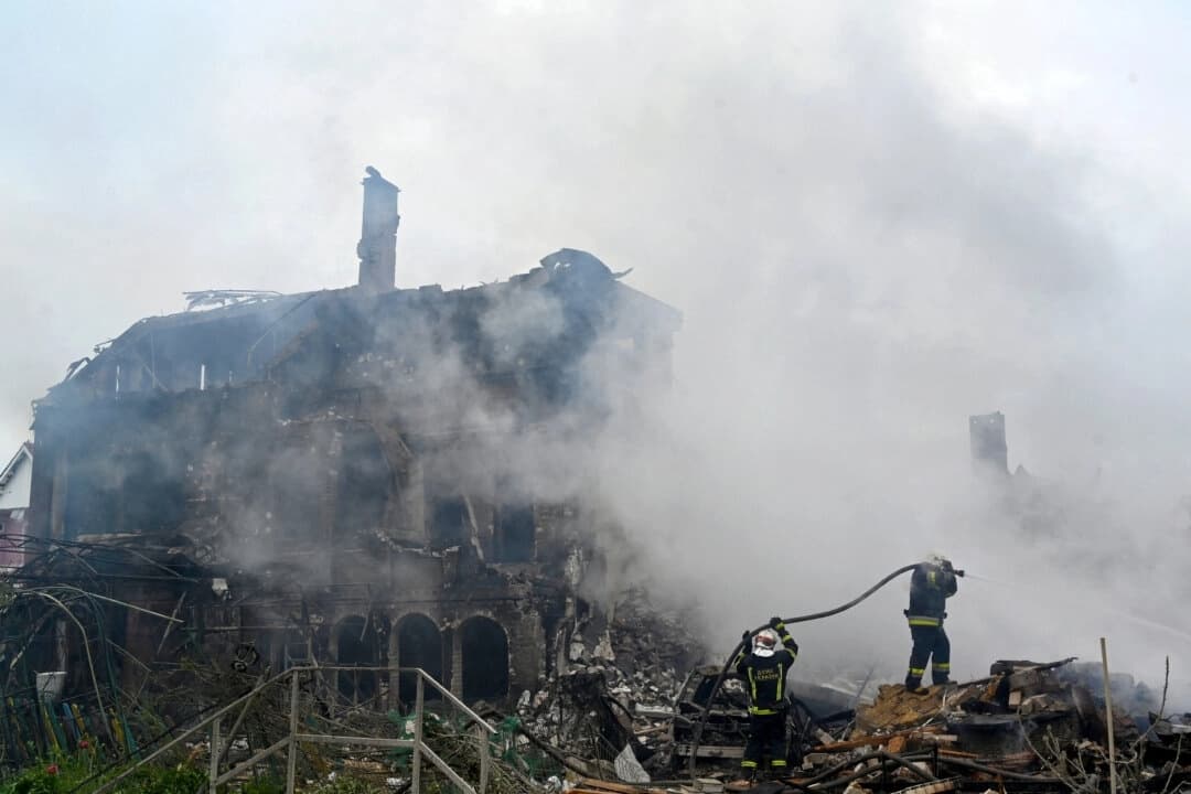 Rusia ataca Kyiv con misiles y drones, matando a 14 personas, según funcionarios ucranianos
