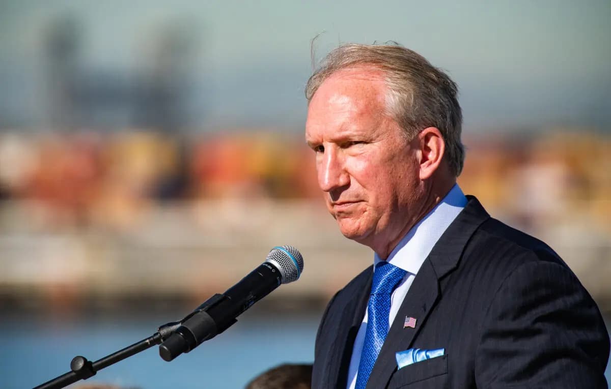 El director ejecutivo del Puerto de Los Ángeles, Gene Seroka, habla en Long Beach, California, el 11 de enero de 2022. (John Fredricks/The Epoch Times).