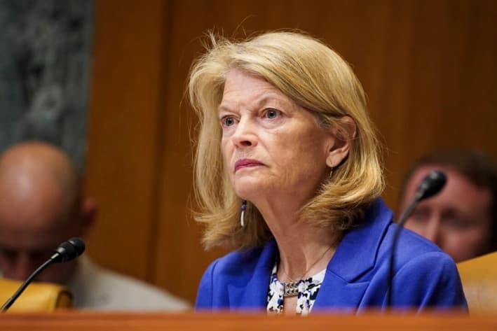 Murkowski revela por qué no cambió su afiliación al Partido Demócrata