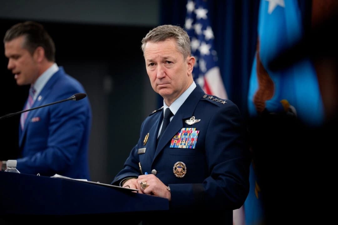 Tras ataques de EE. UU. contra Irán, un alto mando militar envía mensaje a adversarios de Estados Unidos