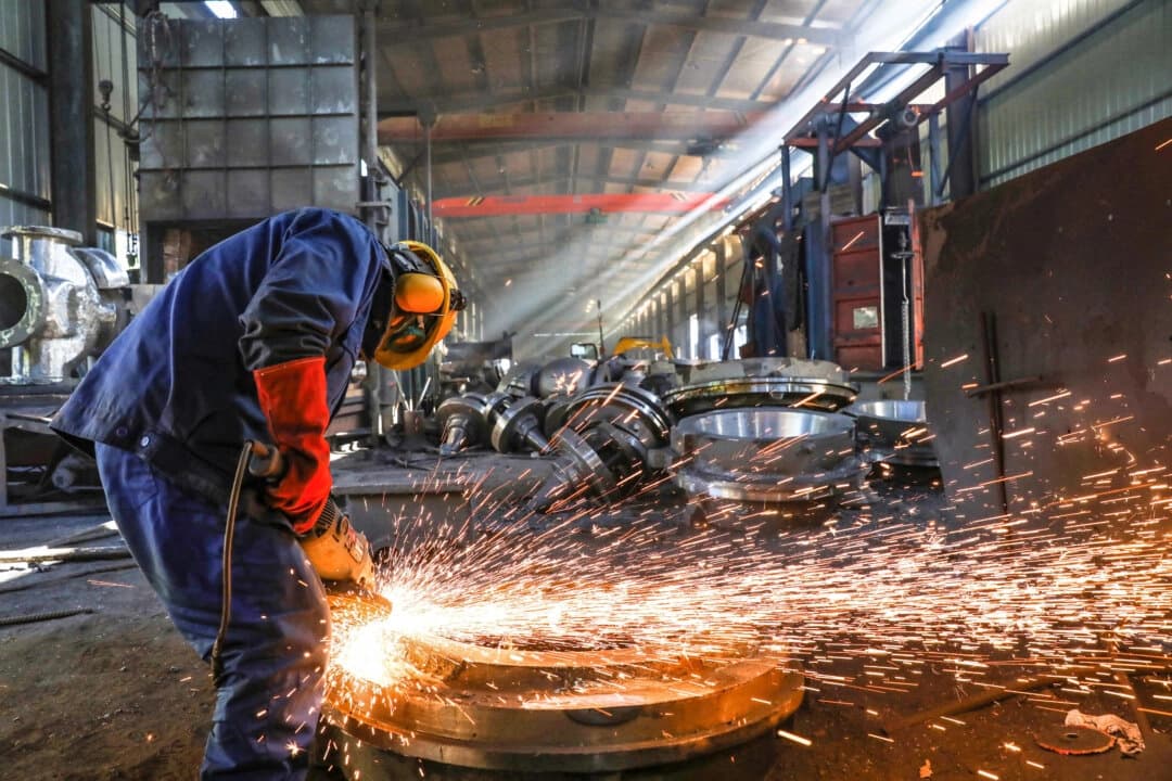 La actividad en fábricas chinas sigue disminuyendo en medio de aranceles estadounidenses