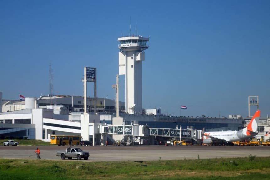 Avión de Air Europa aterriza dos veces de emergencia en Paraguay