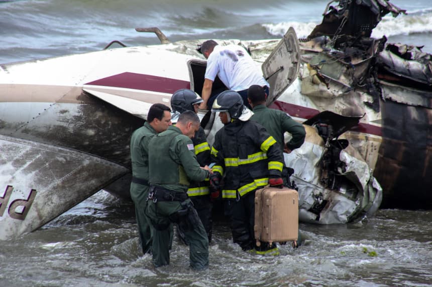 Mueren dos personas tras estrellarse una avioneta en Brasil