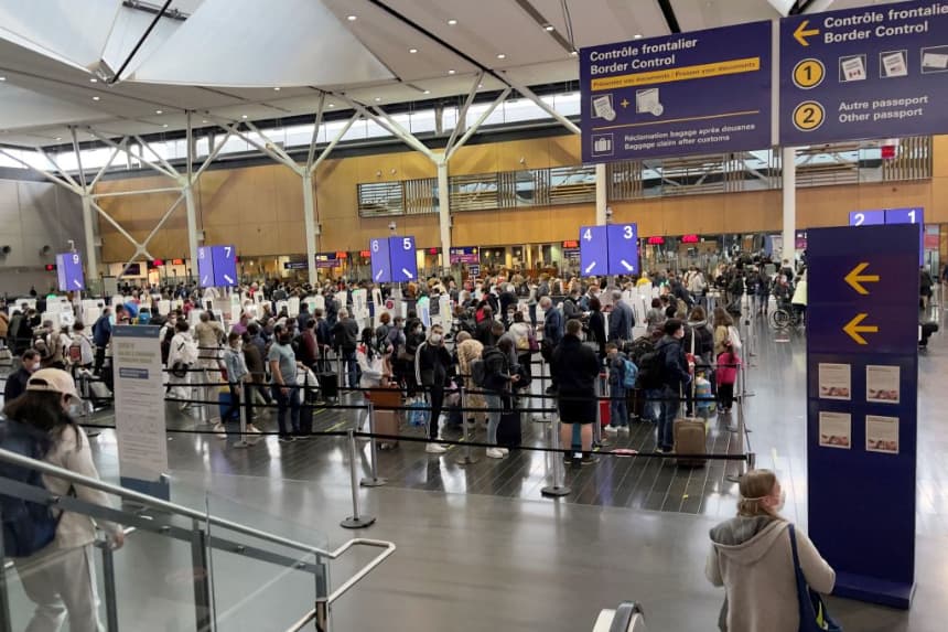 Varias amenazas de bomba obligan a suspender temporalmente el tráfico aéreo en Canadá