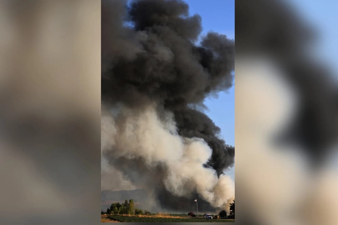 Encuentran restos humanos tras explosión en almacén de fuegos artificiales en California