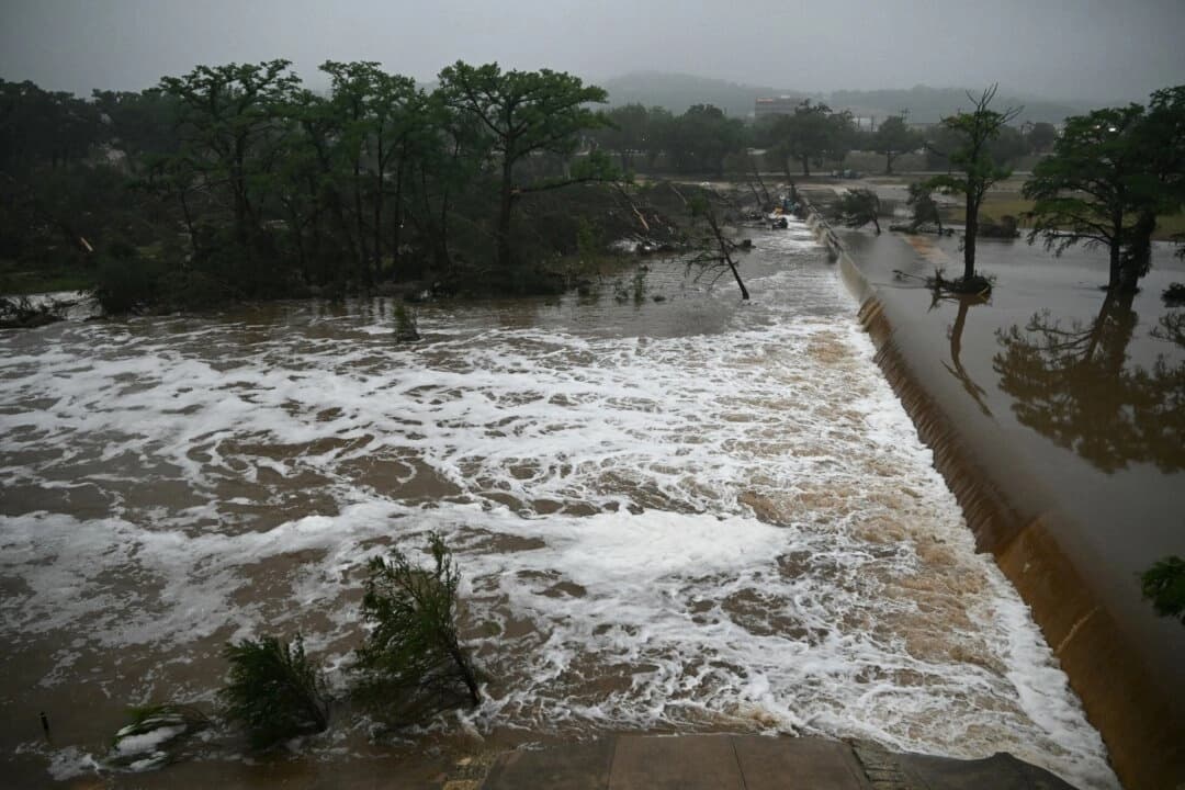 Inundaciones en el río Guadalupe en Kerrville, Texas, el 5 de julio de 2025. (Ronaldo Schemidt/AFP vía Getty Images)
