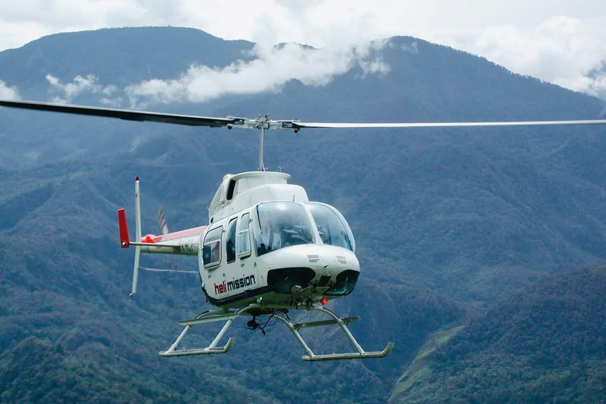 La familia Wild necesitó un helicóptero para llegar a la tribu Wano en Papúa, Indonesia. (Cortesía de los hermanos Wild).
