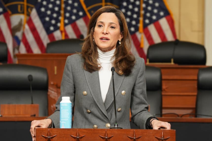 La representante María Elvira Salazar habla durante el Día de Defensa de los GRAMMYs en el Congreso, el 1 de mayo de 2024, en Washington, D.C . (Leigh Vogel/Getty Images por Recording Academy)