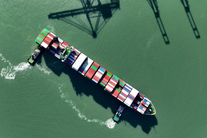 Economía de China se ralentiza tras débil gasto de consumidores y temores por aranceles de EE. UU.
